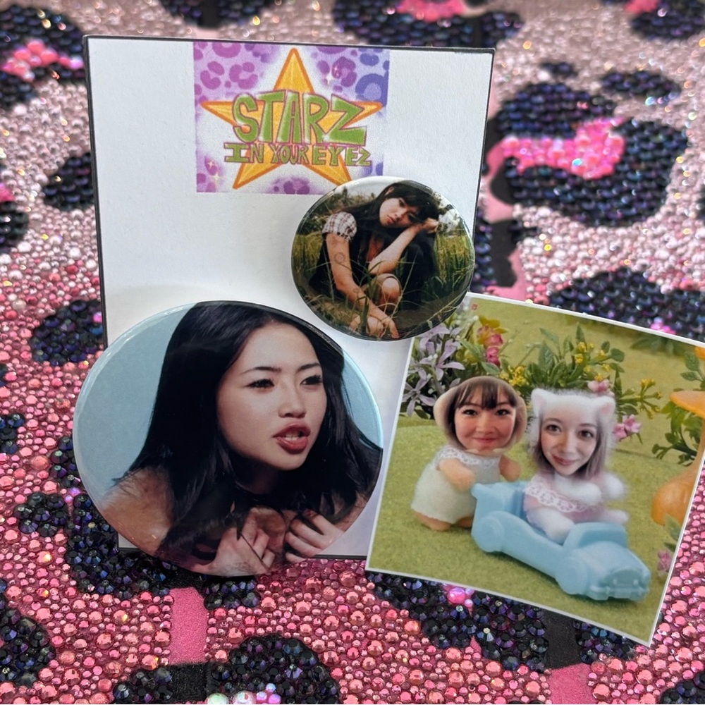 BEABADOOBEE Button Set
